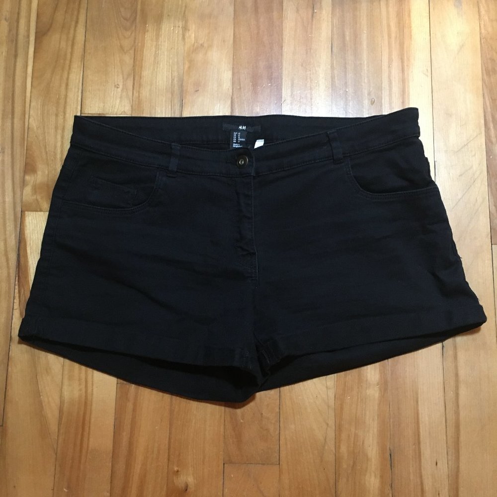 HM Black twill shorts